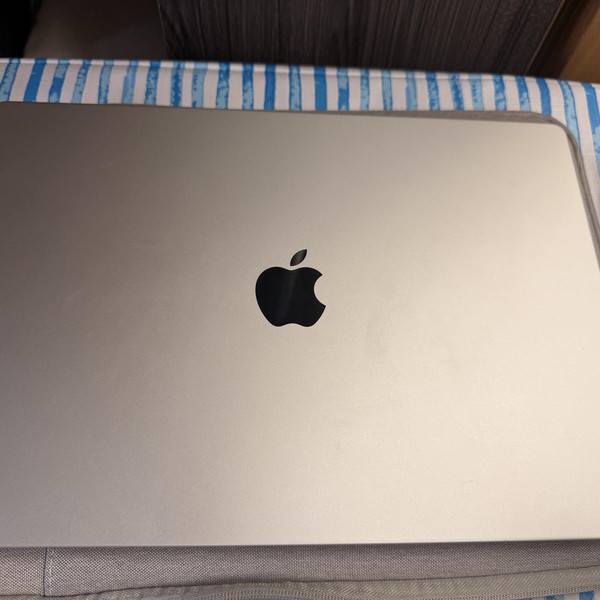 MacBook Pro 2021 - 16 inch - 512 GB, Silver, 16 GB, Apple M1 Pro 10-core