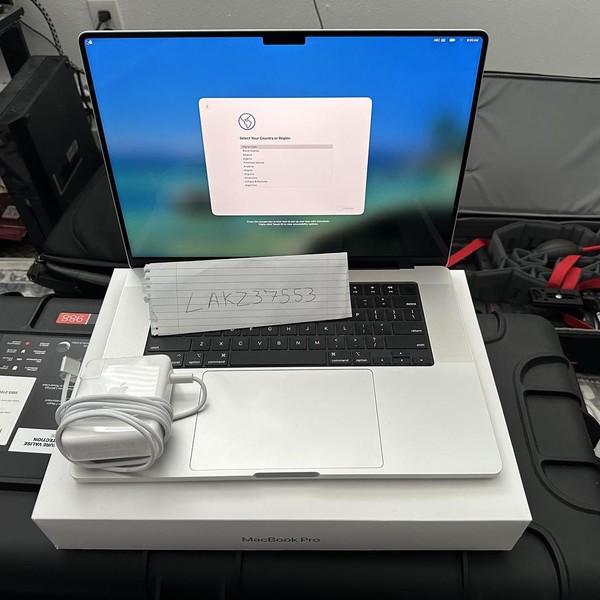 MacBook Pro 2024 - 16 inch - 1 TB, Silver, 48 GB, Apple M4 Pro 14-core