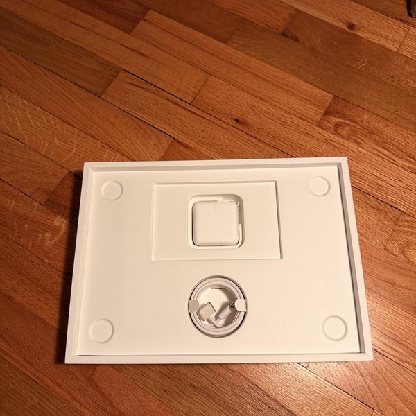 MacBook Air 2025 (M4) - 13 inch - 256 GB, Starlight, 16 GB, Apple M4