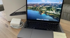 Mint
													MacBook Pro 2018 (With Touch Bar) - 13" - I7, Gray, 512 GB, 16 GB, photo 1 of 9