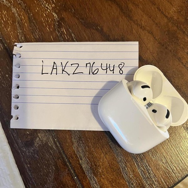Apple AirPods (4th Gen) - Standard