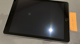 Mint
													Apple iPad 5th Gen - Wi-Fi, Gray, 32 GB, A1822, photo 3 of 4