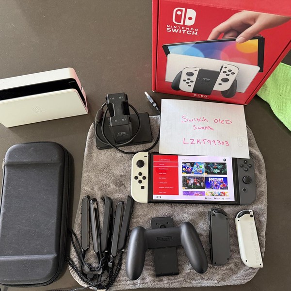 Nintendo Switch - OLED - 64 GB, White