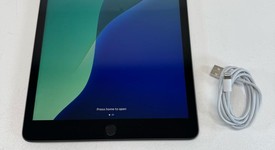 Good
													Apple iPad 7th Gen - Unlocked, Gray, 128 GB, A2200, photo 1 of 2