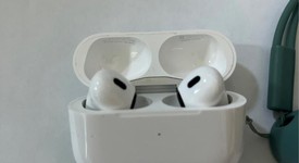 Used
													Apple AirPods Pro 2nd Gen - Lightning, photo 1 of 4