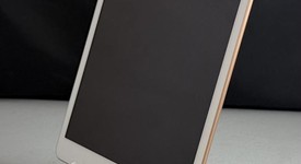 Good
													Apple iPad 7th Gen - Unlocked, Gold, 32 GB, A2200, photo 5 of 12