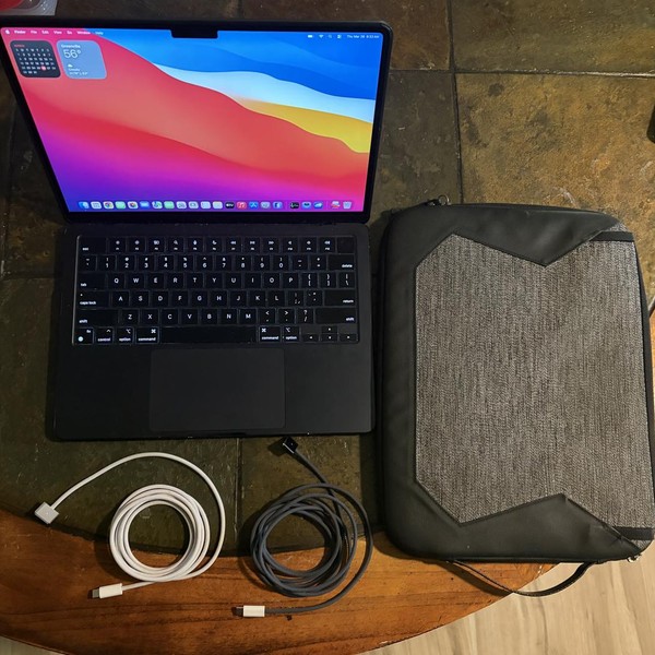 MacBook Air 2022 (M2) - 13 inch - 256 GB, Midnight, 8 GB, Apple M2