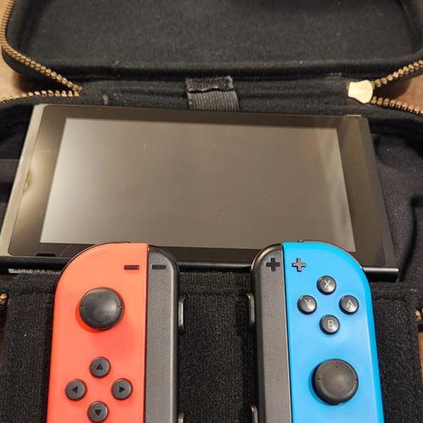 Nintendo Switch - 32 GB, Red & Blue