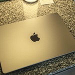 Good MacBook Pro Late 2023 (M3) - 14 inch - 1 TB, Silver, 16 GB, Apple M3, 10-core GPU
