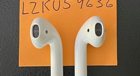 Used
													Apple AirPods 2nd Gen - Lightning Case, photo 4 of 6