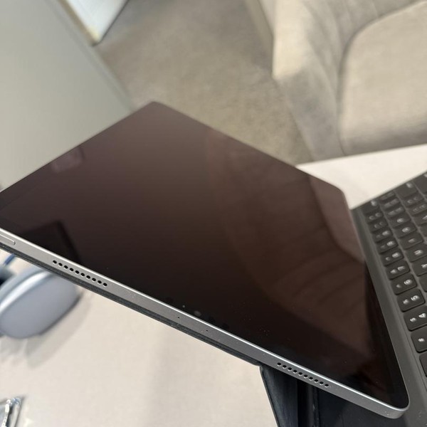 Apple iPad Pro 12.9 inch 6th Gen 2022 - Wi-Fi, 1 TB, Space Gray