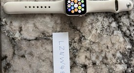 Good
													Apple Watch SE 2nd Gen 40mm - Unlocked, Silver, A2726 - Cellular, Aluminum, photo 2 of 4