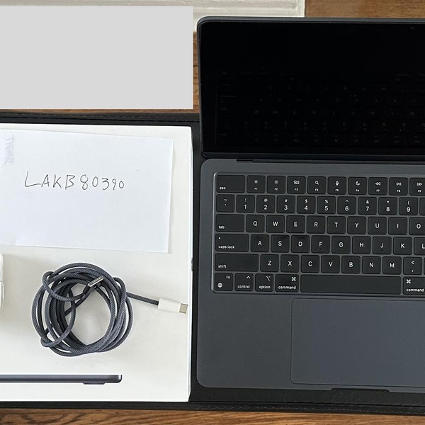 MacBook Air 2022 (M2) - 13 inch - 256 GB, Midnight, 8 GB, Apple M2