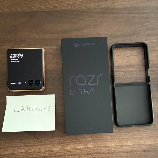 Motorola Razr Ultra (2025) - Unlocked, 1 TB, PANTONE Mountain Trail, 16 GB
