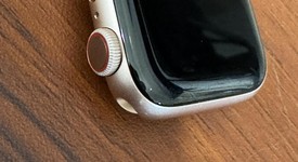 Fair
													Apple Watch Series 5 40mm - Unlocked, Gold, A2094 Cellular, Aluminum, photo 4 of 7