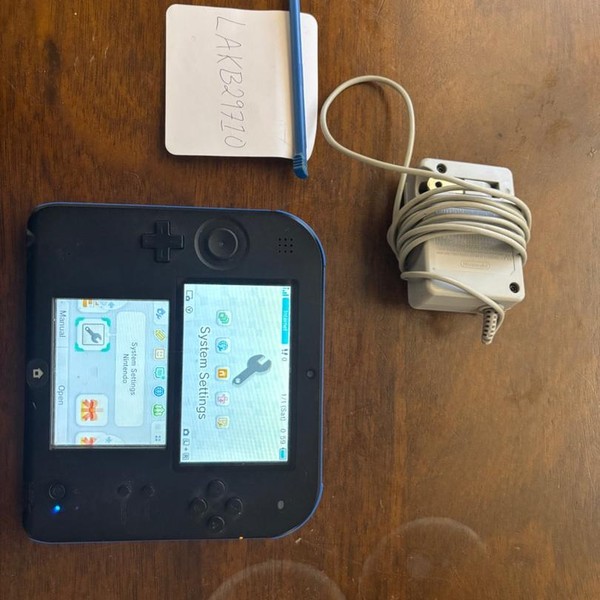 Nintendo 2DS - 1 GB, Black & Blue