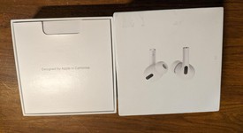 Used
													Apple AirPods Pro 1st Gen - MagSafe Case, photo 3 of 9