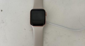 Good
													Apple Watch Series 5 40mm - Gold, A2092 - GPS, Aluminum, photo 3 of 5