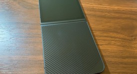 Good
													Samsung Galaxy Z Flip6 - Unlocked, Black, 256 GB, 12 GB, SM-F741U1, photo 3 of 4