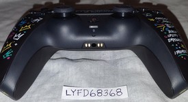 Mint
													DualSense Wireless Controller - Black, LeBron James Limited Edition, photo 3 of 5