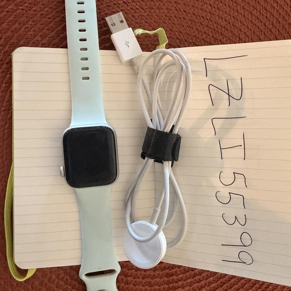 Apple Watch SE 1st Gen 40mm - Silver, A2351 - GPS, Aluminum