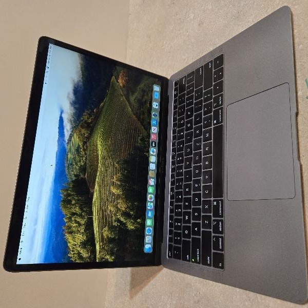 MacBook Air 2018 - 13 inch - 128 GB, Gray, 8 GB, Intel Core i5
