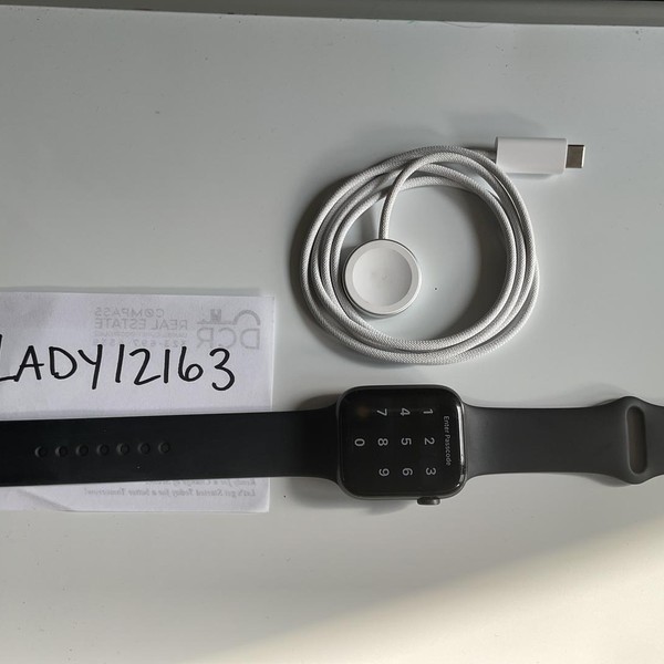 Apple Watch Series 5 44mm - Gray, A2093 - GPS, Aluminum