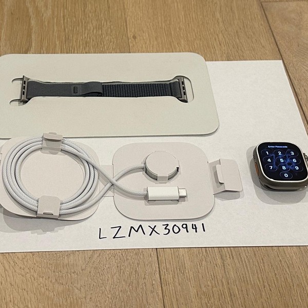 Apple Watch Ultra 2 49mm - Unlocked, Natural, A2986