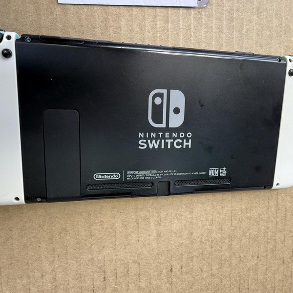 Nintendo Switch - 32 GB, Animal Crossing: New Horizons