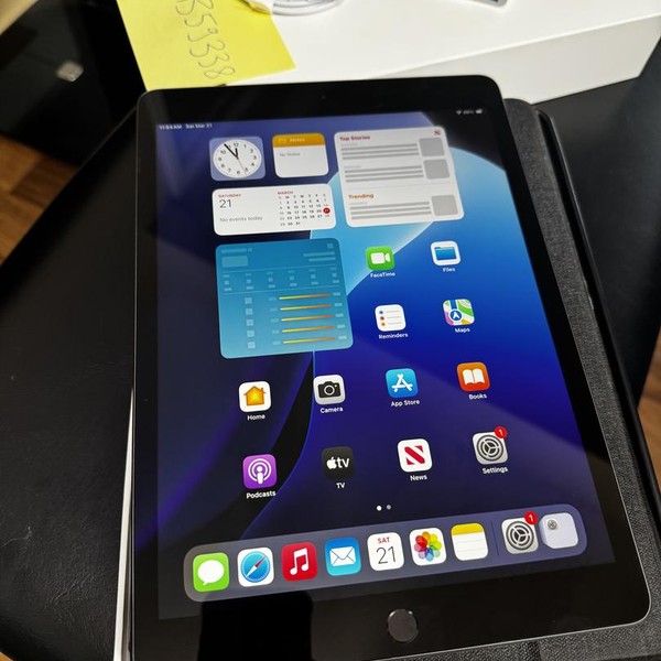 Apple iPad 7th Gen - Wi-Fi, 32 GB, Gray, A2197