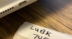 Mint
													Apple iPad 5th Gen - AT&T, Silver, 32 GB, A1823, photo 4 of 6