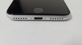 Good
													Apple iPhone SE 3rd Gen 2022 - Verizon, Starlight, 64 GB, A2595, photo 4 of 7