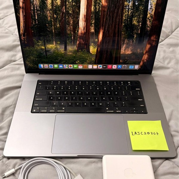 MacBook Pro 2021 - 16 inch - 1 TB, Silver, 32 GB, Apple M1 Max