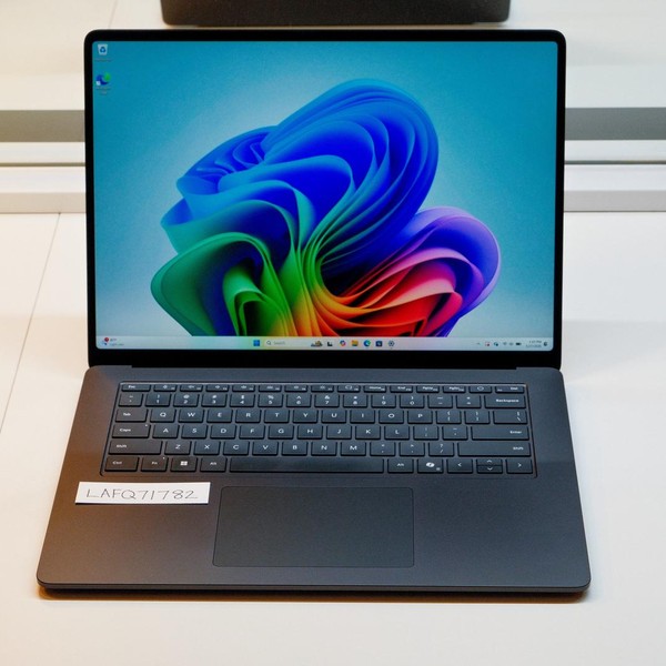 Microsoft Surface Laptop 7 - 1 TB, Black, 16 GB, Snapdragon X Elite, 15 inch