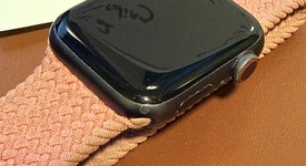 Good
													Apple Watch SE 1st Gen 44mm - Unlocked, Gray, A2354 - Cellular, Aluminum, photo 4 of 5
