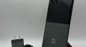 Fair
													Motorola Razr (2024) - Unlocked, Gray, 256 GB, 8 GB, photo 1 of 6