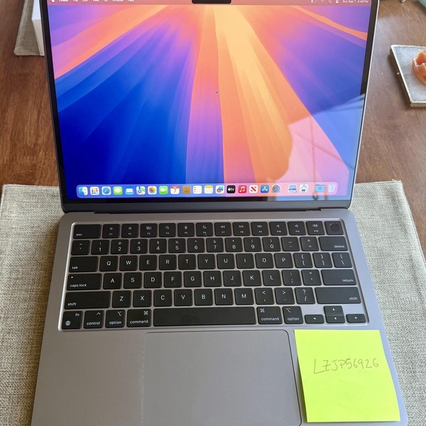 MacBook Air 2024 (M3) - 13 inch - 512 GB, Gray, 16 GB, Apple M3, 10-core GPU