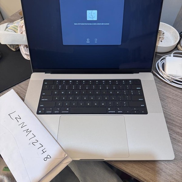 MacBook Pro 2023 - 16 inch - 512 GB, Silver, 16 GB, Apple M2 Pro 12-core