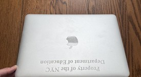 Good
													MacBook Air 2017 - 13" - I5, Silver, 128 GB, 8 GB, photo 5 of 9