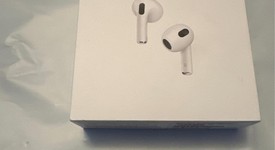 Used
													Apple AirPods 3rd Gen - Lightning Case, photo 1 of 4