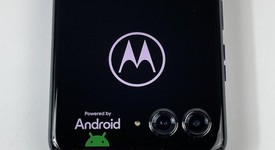 Mint
													Motorola Razr (2025) - Verizon, Blue, 256 GB, 8 GB, photo 1 of 9