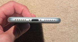 Fair
													Apple iPhone SE 2nd Gen 2020 - Unlocked, White, 128 GB, A2275, photo 4 of 10