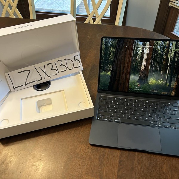 MacBook Air 2024 (M3) - 13 inch - 512 GB, Midnight, 16 GB, Apple M3, 8-core GPU