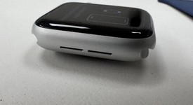 Mint
													Apple Watch SE 2nd Gen 40mm - Silver, A2722 - GPS, Aluminum, photo 3 of 5