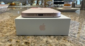 Mint
													Apple iPhone 15 - Unlocked, Pink, 128 GB, A2846, photo 4 of 8