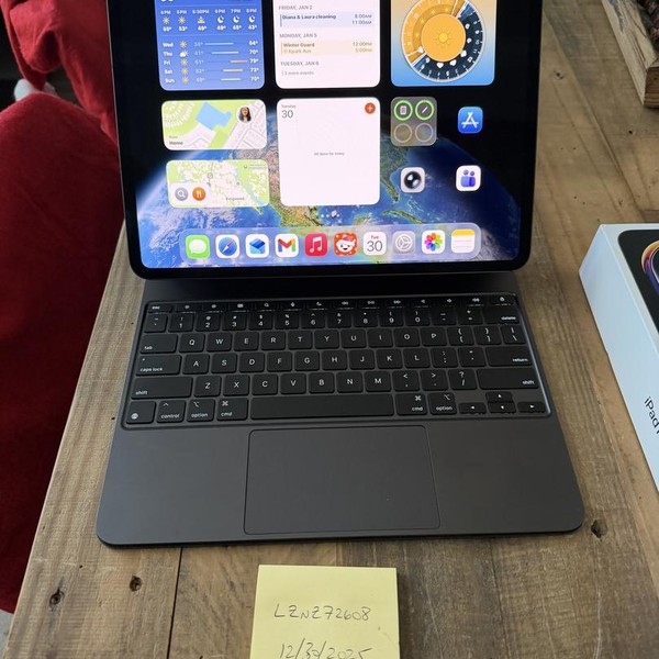 Apple iPad Pro 13 inch (M4) 2024 - Unlocked, 256 GB, Black, 8 GB, A2926, Standard Glass