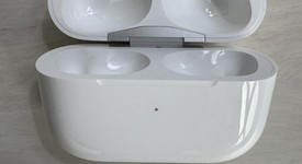 Used
													Apple AirPods Pro 2 - Lightning, photo 2 of 6