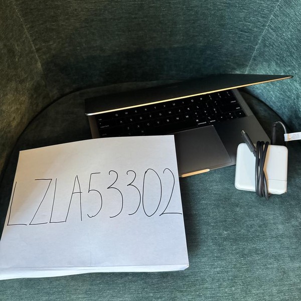 MacBook Pro 2019 - 13 inch - 256 GB, Gray, 16 GB, Intel Core i7