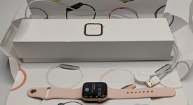 Mint
													Apple Watch Series 4 44mm - T-Mobile, Gold, A1976 - Cellular, Aluminum, photo 2 of 8