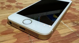 Good
													Apple iPhone SE 1st Gen 2016 - Unlocked, Gold, 128 GB, A1662, photo 3 of 12
